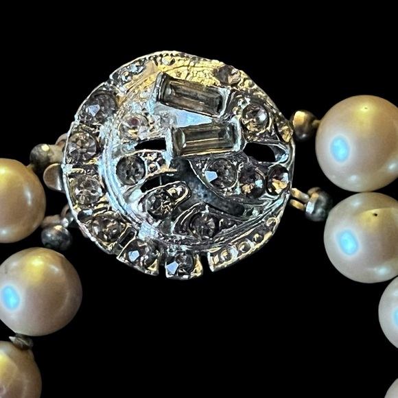 Vintage Pearl Handknotted Necklace with Silver Rhinestone Art Deco Clasp - Picture 2 of 5